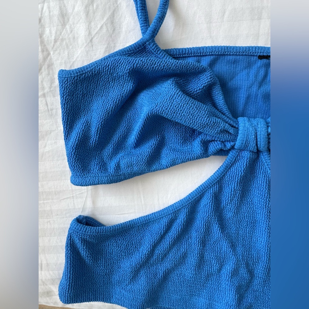 H&M Cut-Out Top - Picture 3 of 3